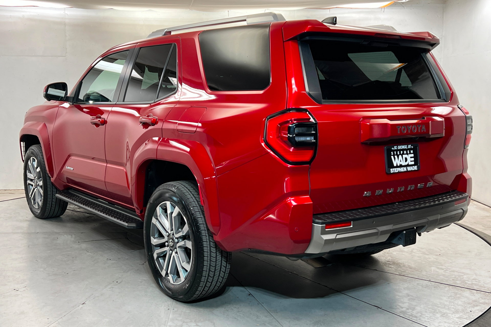Used 2025 Toyota 4Runner Limited AWD/4WD image 3