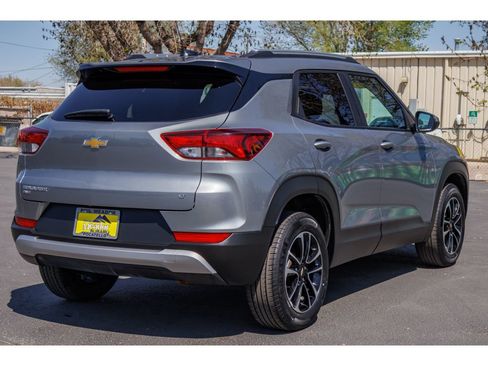 Used 2025 Chevrolet TrailBlazer LT AWD/4WD image 3