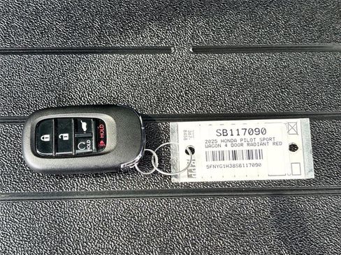 Certified 2025 Honda Pilot Sport image 36
