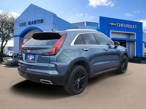 Used 2024 Cadillac XT4 Premium Luxury image 3