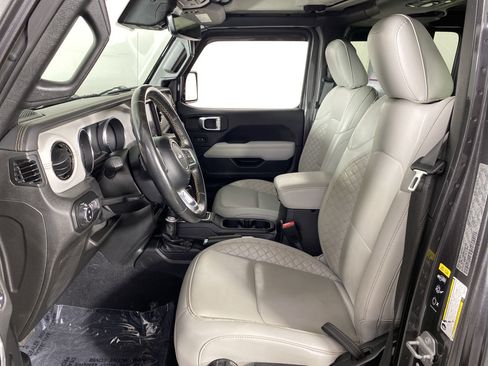 Used 2021 Jeep Gladiator Overland image 16