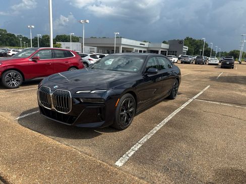 Used 2023 BMW 740i RWD image 1