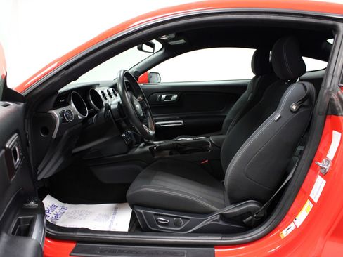 Used 2018 Ford Mustang GT RWD image 12