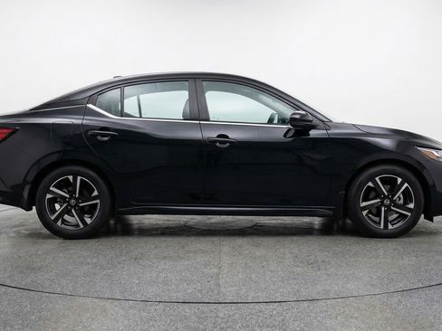 Used 2025 Nissan Sentra SV FWD image 11