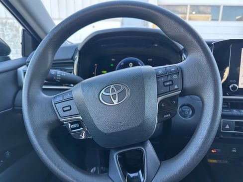 Used 2025 Toyota Camry LE image 27