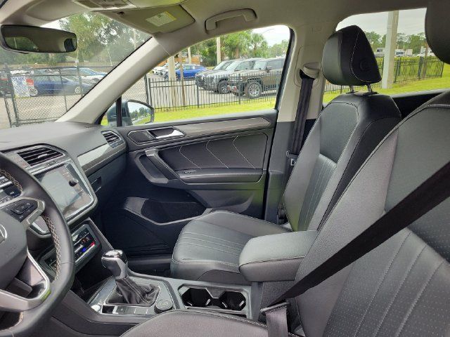 Used 2024 Volkswagen Tiguan SE AWD/4WD image 19
