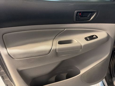 Used 2013 Toyota Tacoma PreRunner image 19