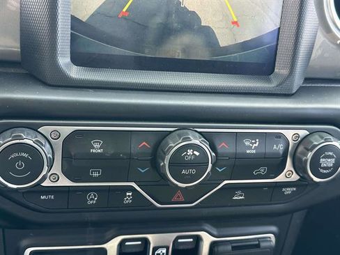 Used 2023 Jeep Wrangler Unlimited Sahara AWD/4WD image 19