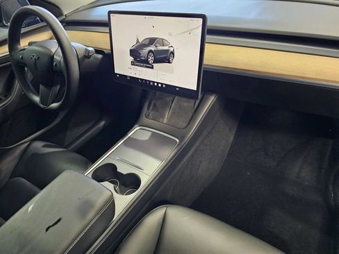 Used 2022 Tesla Model Y Long Range AWD/4WD image 5