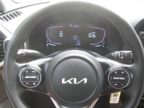 Used 2023 Kia Soul LX w/ LX Technology Package FWD image 12