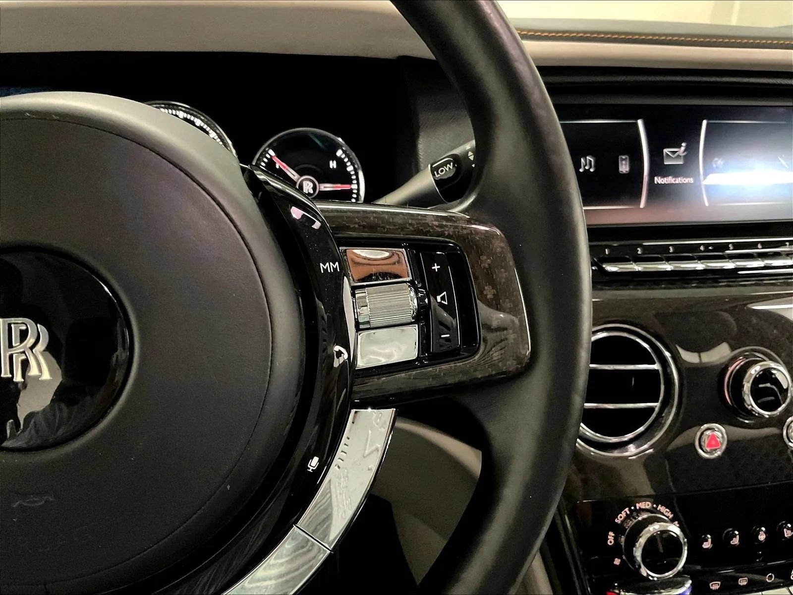 Used 2021 Rolls-Royce Cullinan Black Badge AWD/4WD image 21