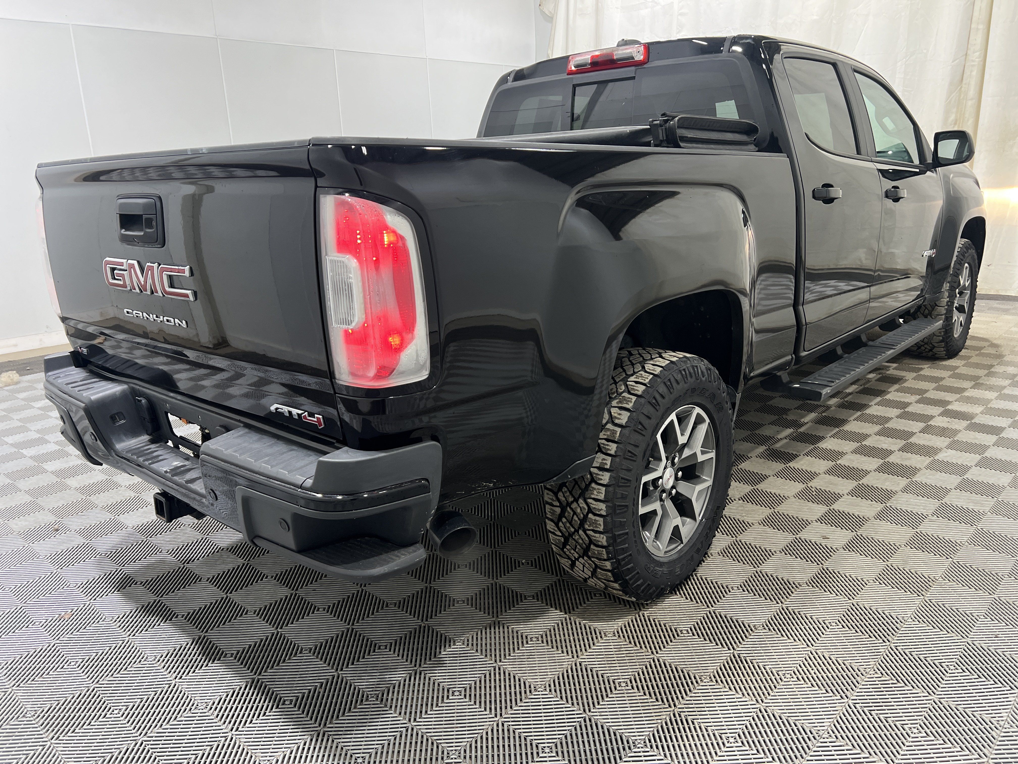 Used 2022 GMC Canyon AT4 AWD/4WD image 3