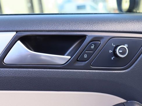 Used 2014 Volkswagen Jetta SE image 24