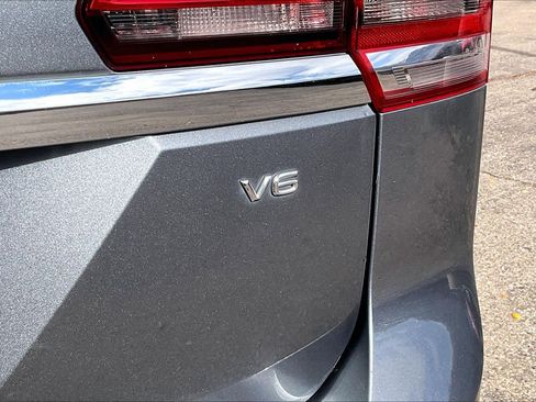 Used 2019 Volkswagen Atlas SE w/ Towing Package image 9