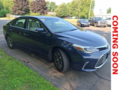 Used 2018 Toyota Avalon XLE w/ All Weather Liner Package FWD image 4