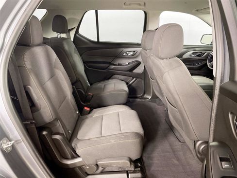 Used 2021 Chevrolet Traverse LT image 26