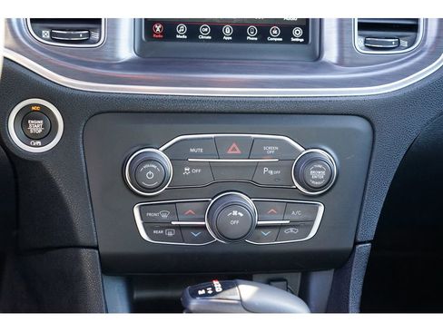 Used 2018 Dodge Charger SXT image 23