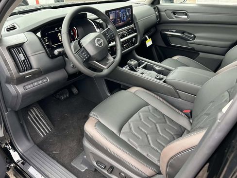New 2026 Nissan Pathfinder Platinum AWD/4WD image 14