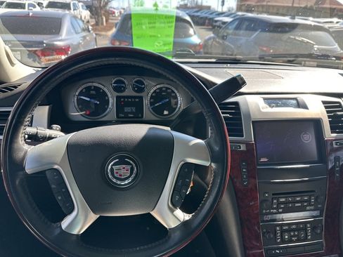 Used 2013 Cadillac Escalade Luxury image 6