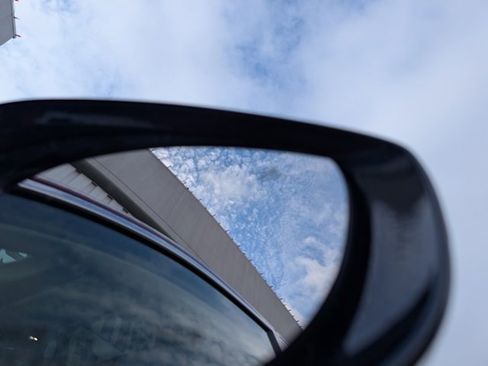 Used 2023 Chrysler Pacifica Limited image 26