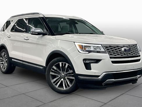 Used 2018 Ford Explorer Platinum AWD/4WD image 2