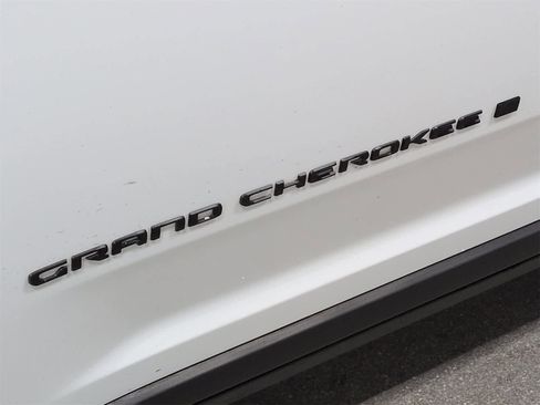 Certified 2024 Jeep Grand Cherokee L Altitude image 13