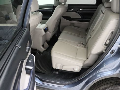 Used 2019 Toyota Highlander Limited FWD image 32