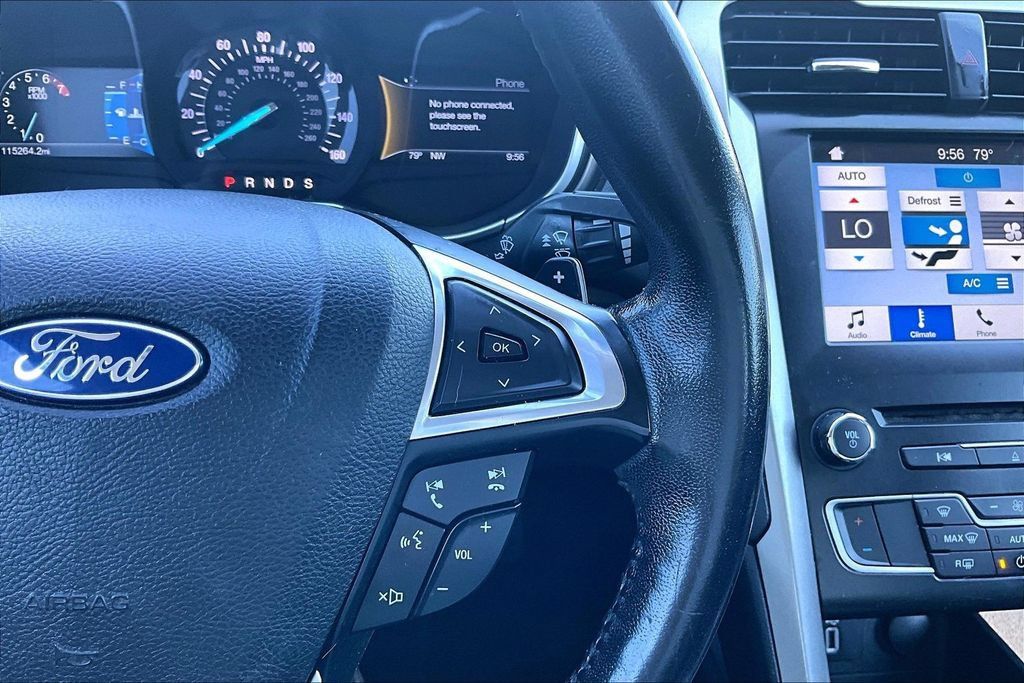 Used 2017 Ford Fusion SE w/ Equipment Group 201A FWD image 19