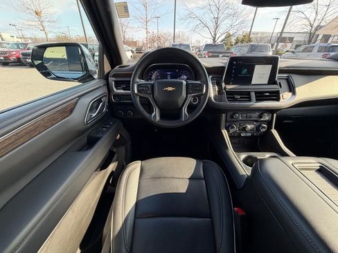 Used 2024 Chevrolet Suburban Premier image 20