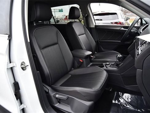 Certified 2022 Volkswagen Tiguan SE image 19