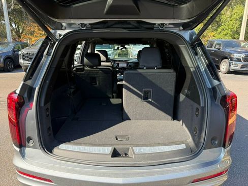 Used 2025 Cadillac XT6 Premium Luxury image 9