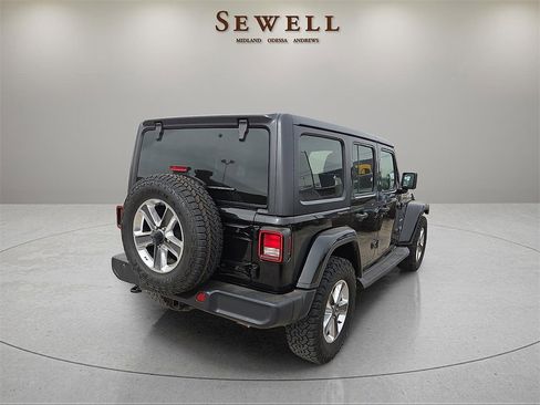 Used 2019 Jeep Wrangler Unlimited Sahara image 4
