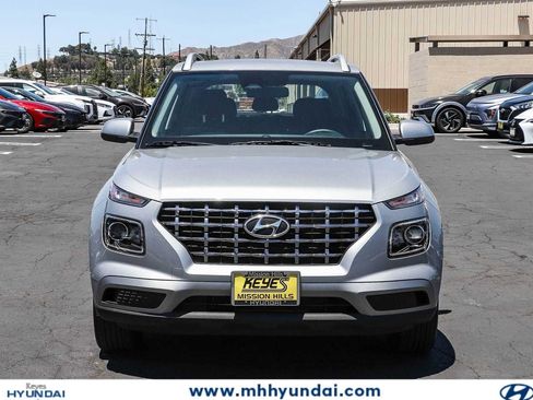 Certified 2025 Hyundai Venue SEL FWD image 6