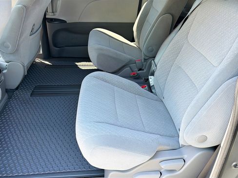 Used 2020 Toyota Sienna LE FWD image 23