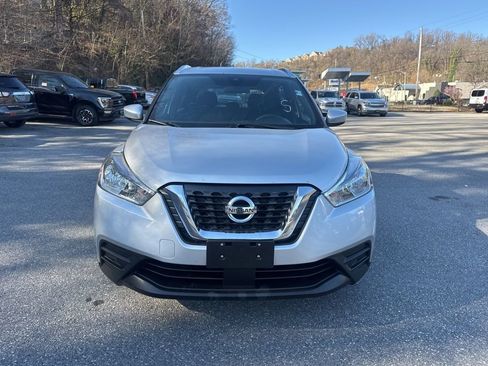 Used 2020 Nissan Kicks SV image 2