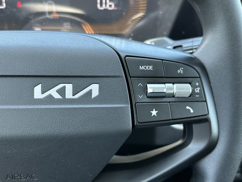 Used 2025 Kia K4 LXS image 26