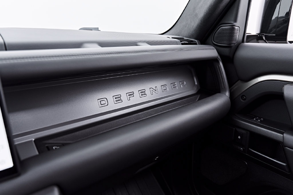 Used 2025 Land Rover Defender 110 AWD/4WD image 89
