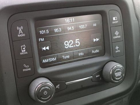 Used 2017 Jeep Renegade Latitude image 13