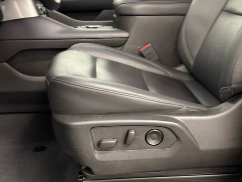 Used 2024 Chevrolet Suburban LT image 17