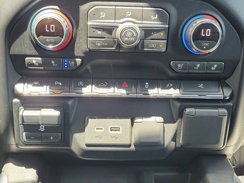 Used 2020 Chevrolet Silverado 1500 High Country w/ Technology Package RWD image 29