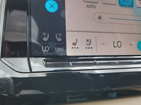 New 2025 Volkswagen Atlas Cross Sport SE image 13