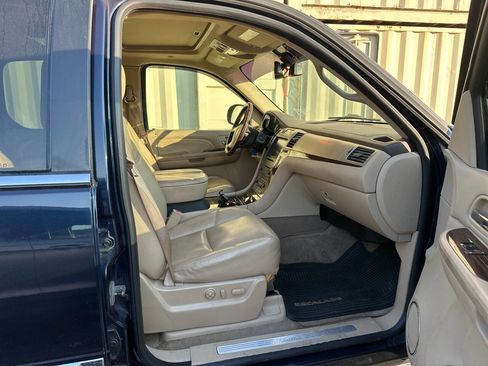 Used 2009 Cadillac Escalade ESV AWD image 8