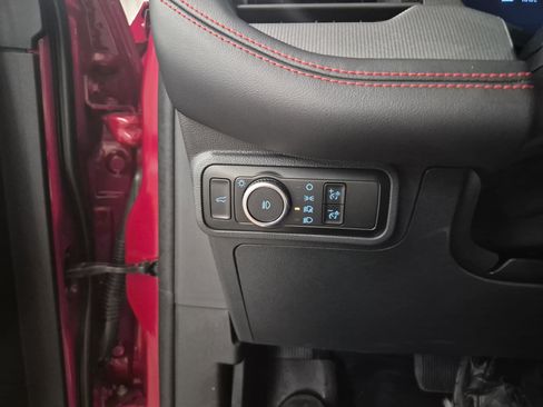 Used 2025 Ford Explorer ST-Line image 23