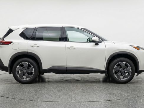 Used 2025 Nissan Rogue SV AWD/4WD image 11