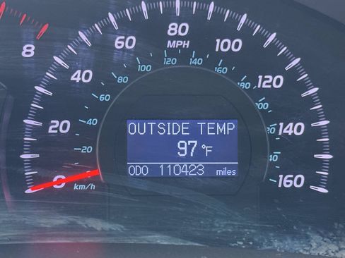 Used 2011 Toyota Camry XLE w/ SE/XLE Extra-Value Pkg FWD image 18