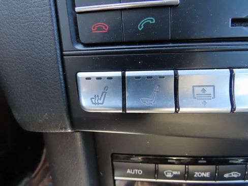 Used 2016 Mercedes-Benz E 400 4MATIC Sedan image 23