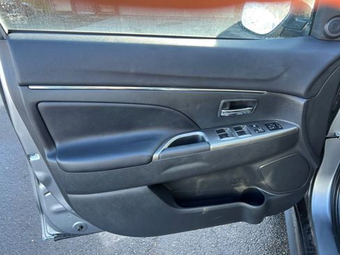 Used 2023 Mitsubishi Outlander Sport ES AWD/4WD image 19