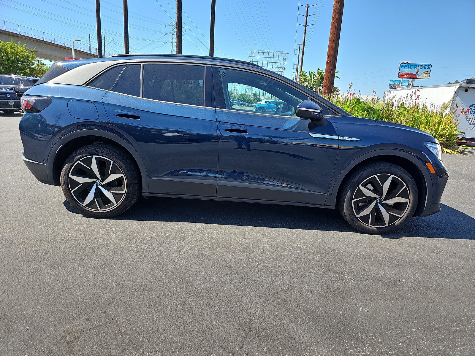 Used 2023 Volkswagen ID.4 Pro S AWD/4WD image 4