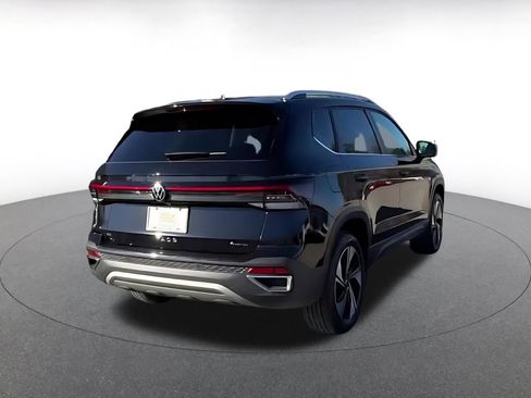 Used 2025 Volkswagen Taos SE image 14