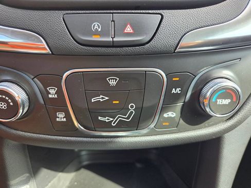 Used 2023 Chevrolet Equinox LT FWD image 23